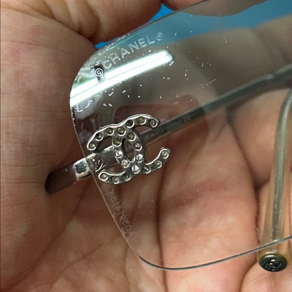 🖤CHANEL LIGHT GREY RHINESTONE LOGO SUNGLASSES - Picture 2 of 16